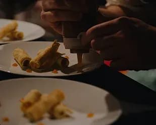 Elevar una cena sin sobreactuar la celebración