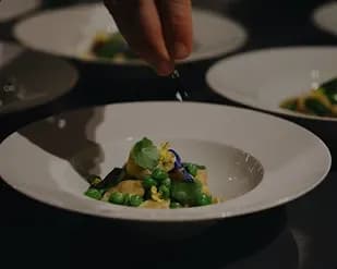 Elevar una cena sin sobreactuar la celebración
