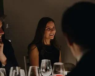 Elevar una cena sin sobreactuar la celebración